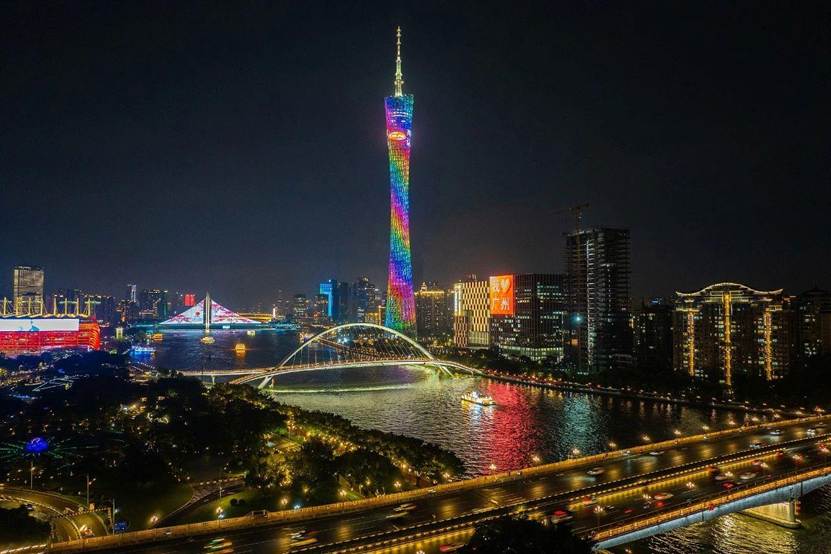 夜晚建筑亮著燈的橋 AI 生成的內(nèi)容可能不正確。